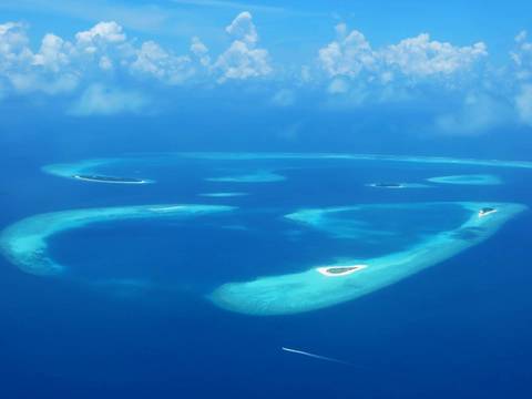 Dharavandhoo Island